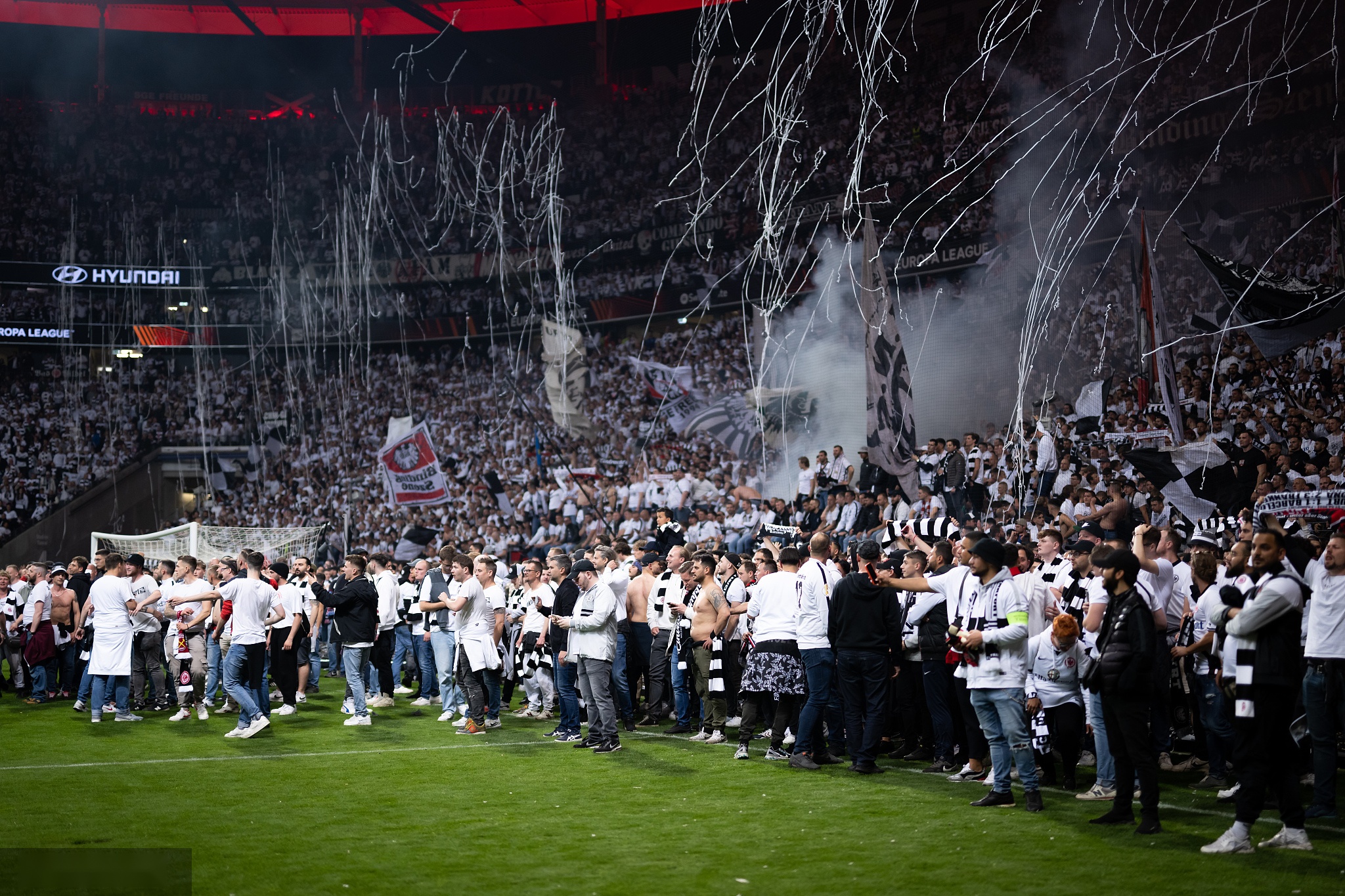 精彩瞬间层出不穷，球迷狂欢