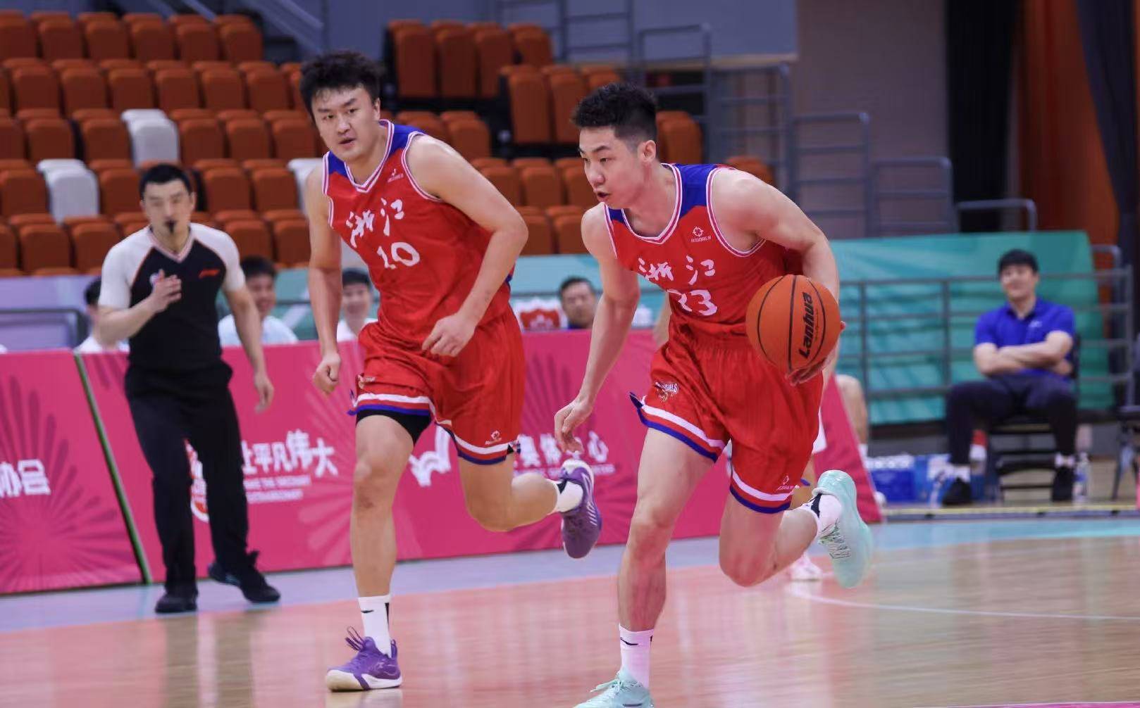 辽宁男篮喜迎胜利，成功晋级