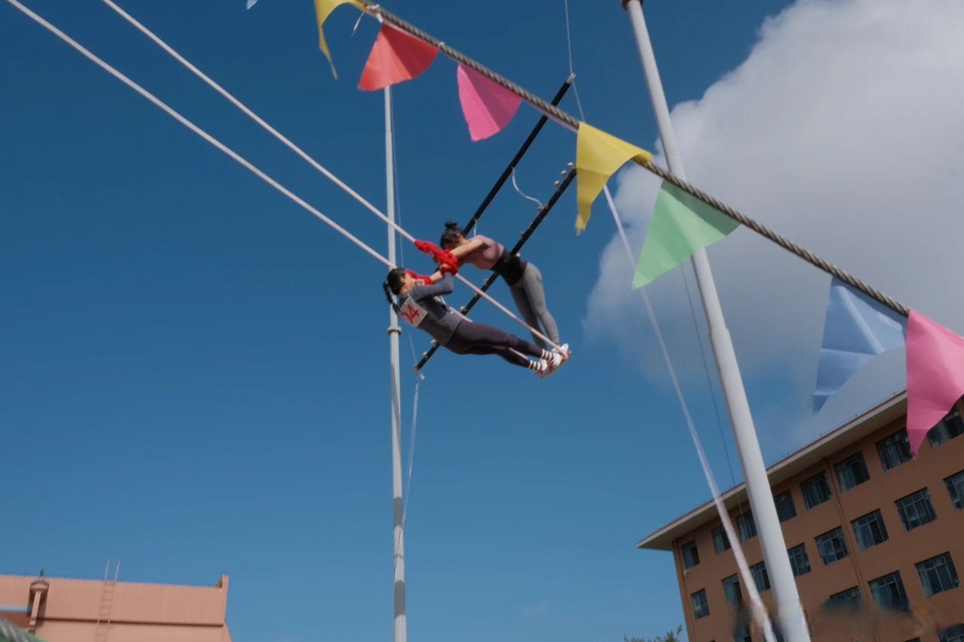 包含赛场精彩对决实况报道,热门对决全记录的词条 包含赛场精彩对决实况报道,热门对决全记录的词条