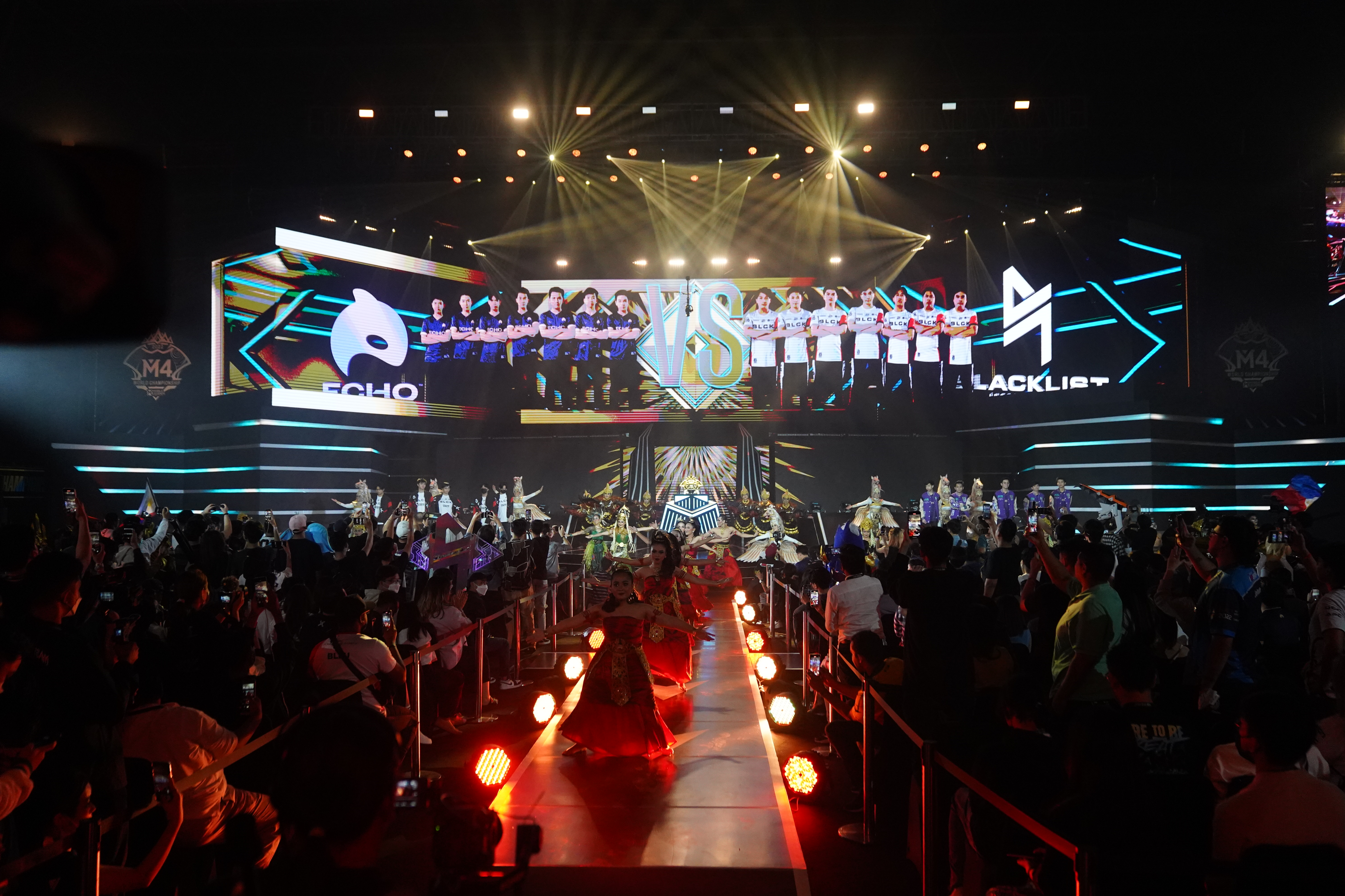 包含客场拼尽全力，球队终圆决赛梦的词条