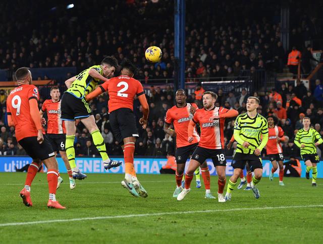 客场作战困难重重，球员需迅速调整状态