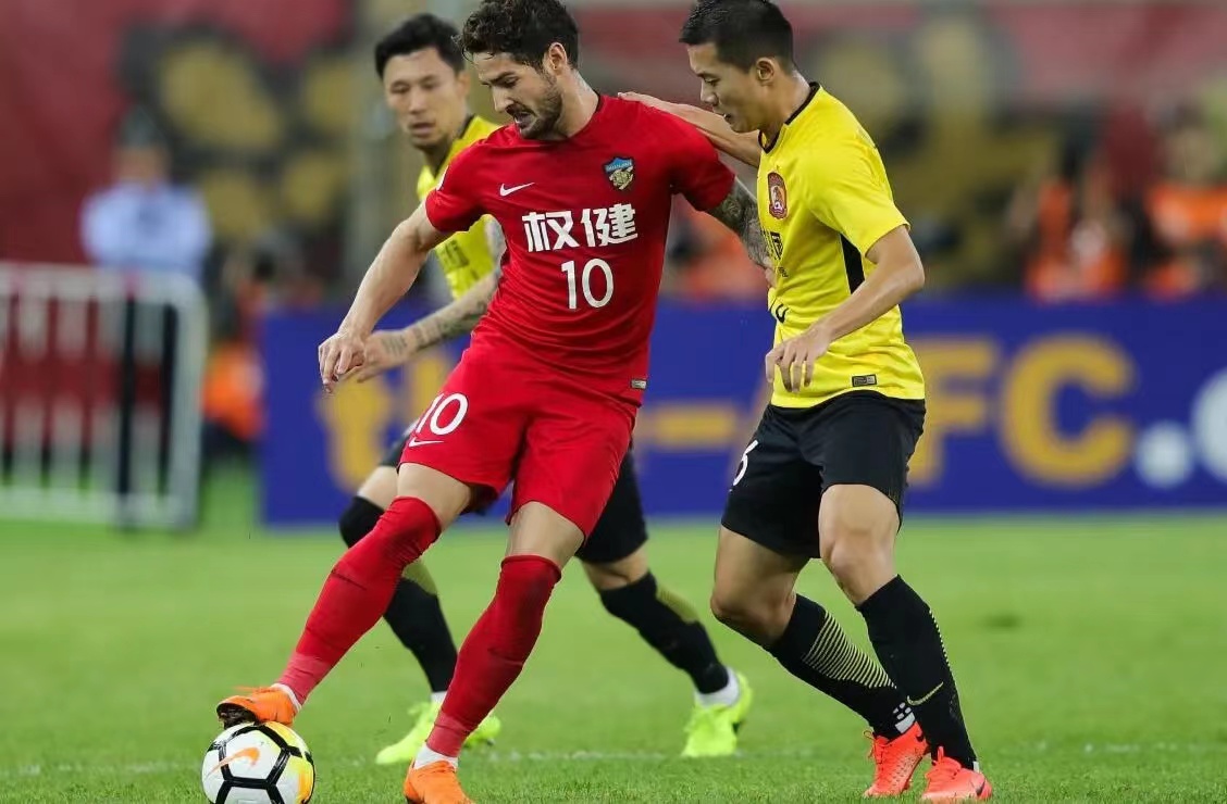 包含福建队在比赛中战胜陕西队，走向胜利的词条