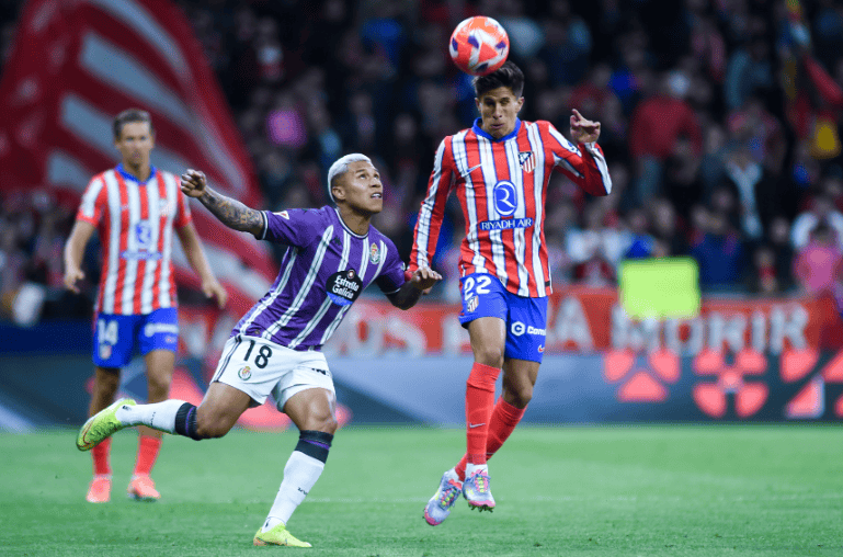 关于马德里竞技客场战胜希洪，在西甲联赛中保持不败的信息