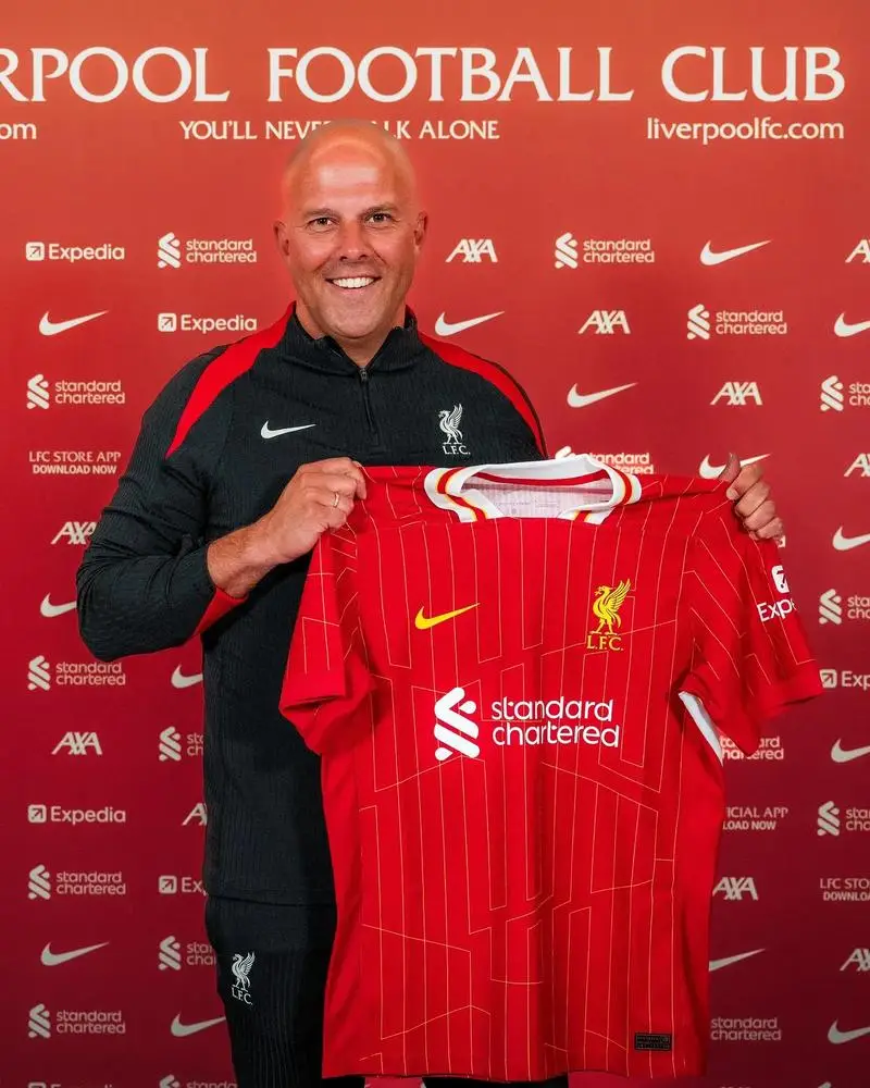 利物浦全力以赴英超榜首之争悬念重重