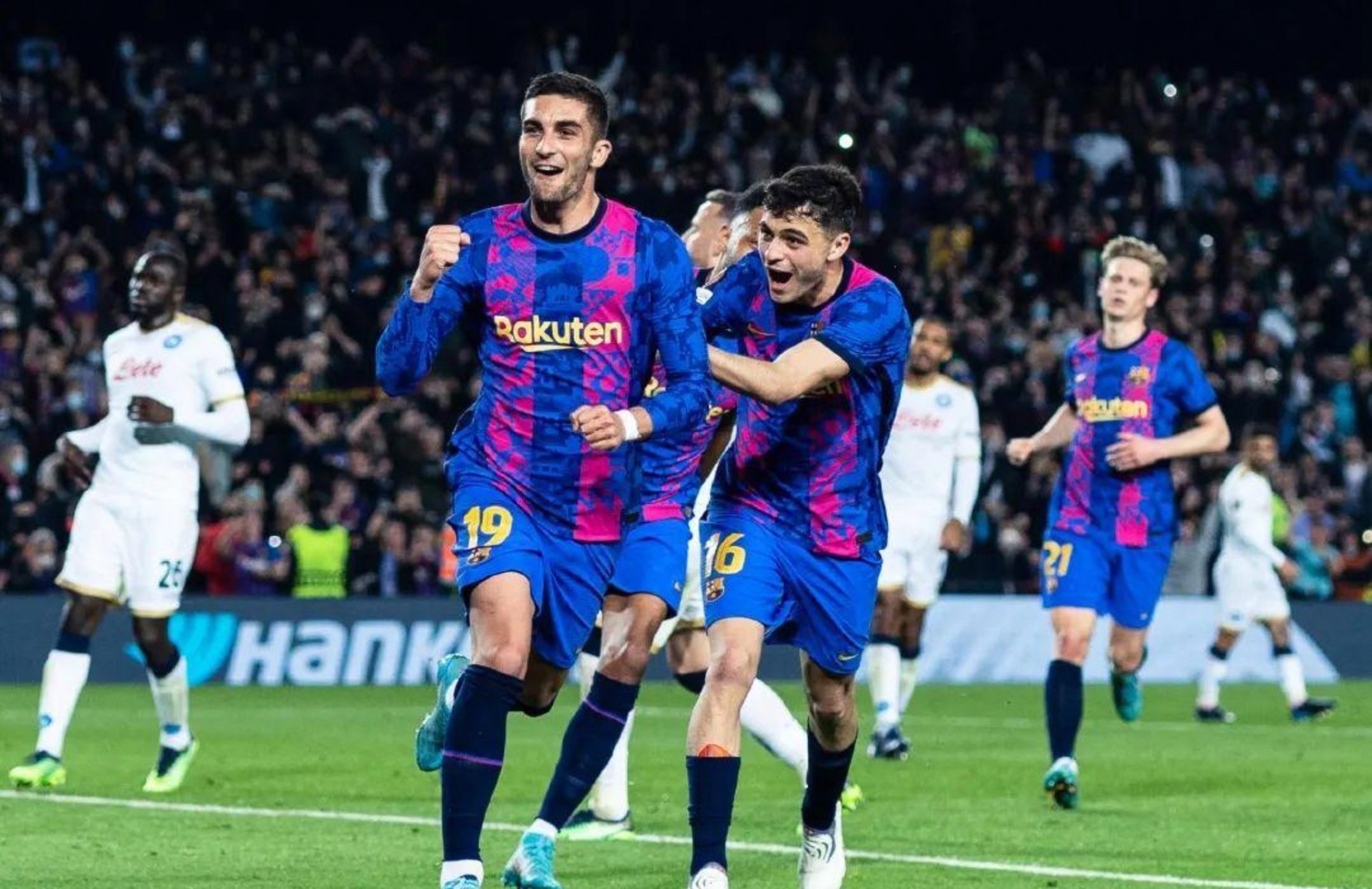 关于创纪录足球赛季开启，球员们备战全力争夺胜利的信息