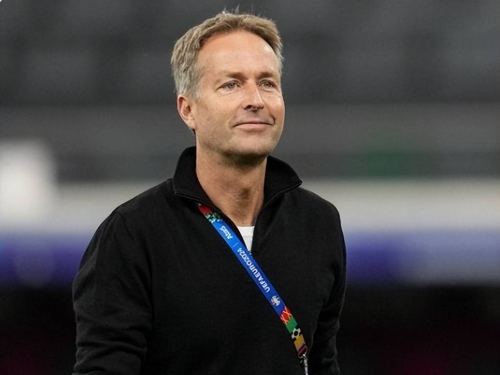 包含勒沃库森再次表现不佳，主帅力挺球员加强训练的词条