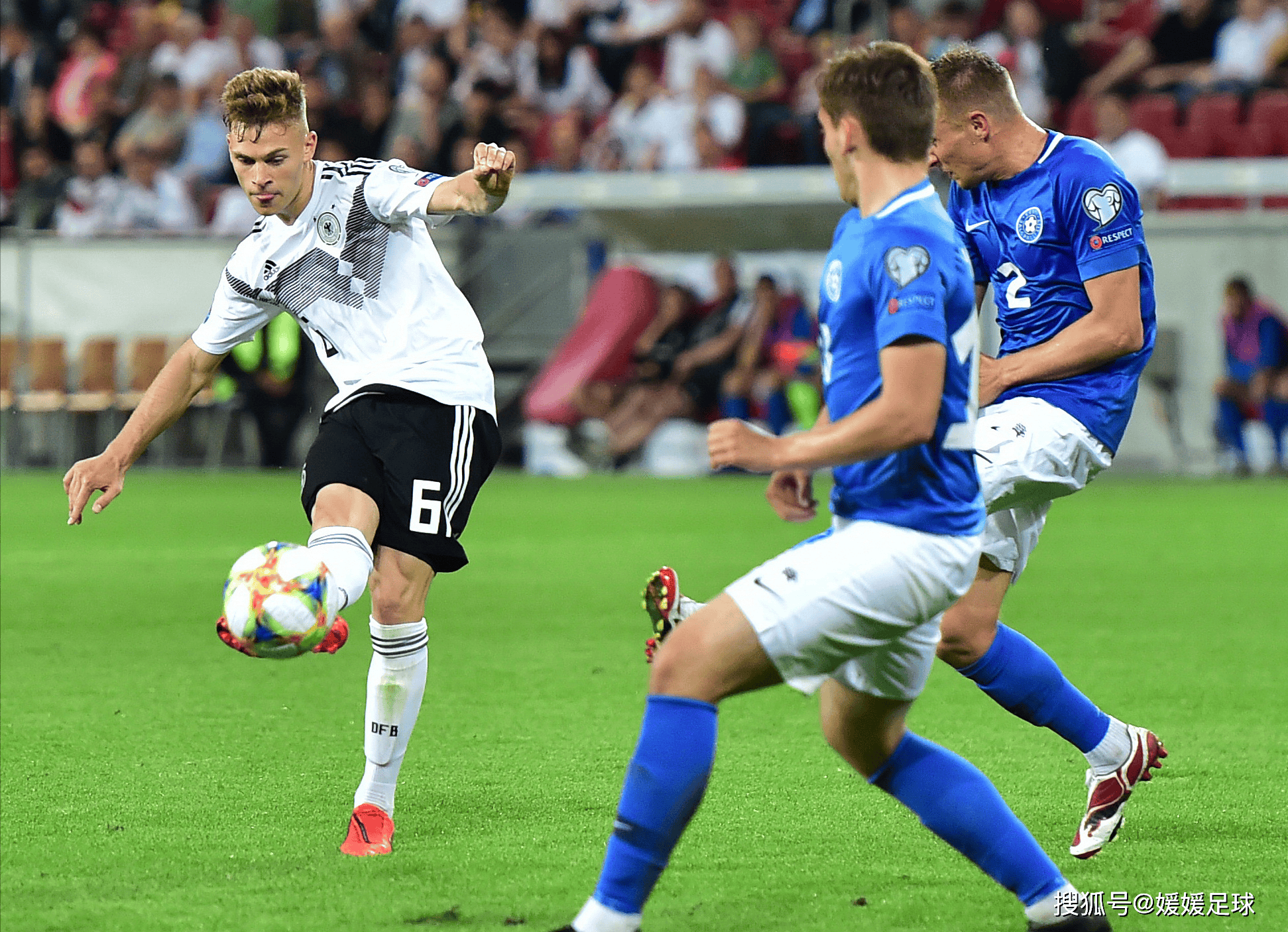 全球足球联赛举行激烈角逐，球风优美的简单介绍