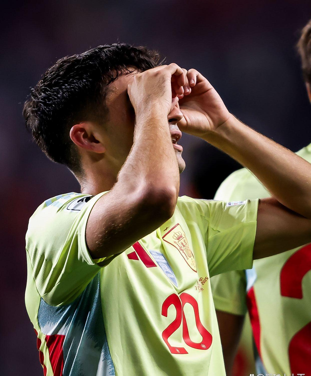 包含西班牙豪门球队轮番交锋，胜负难定的词条