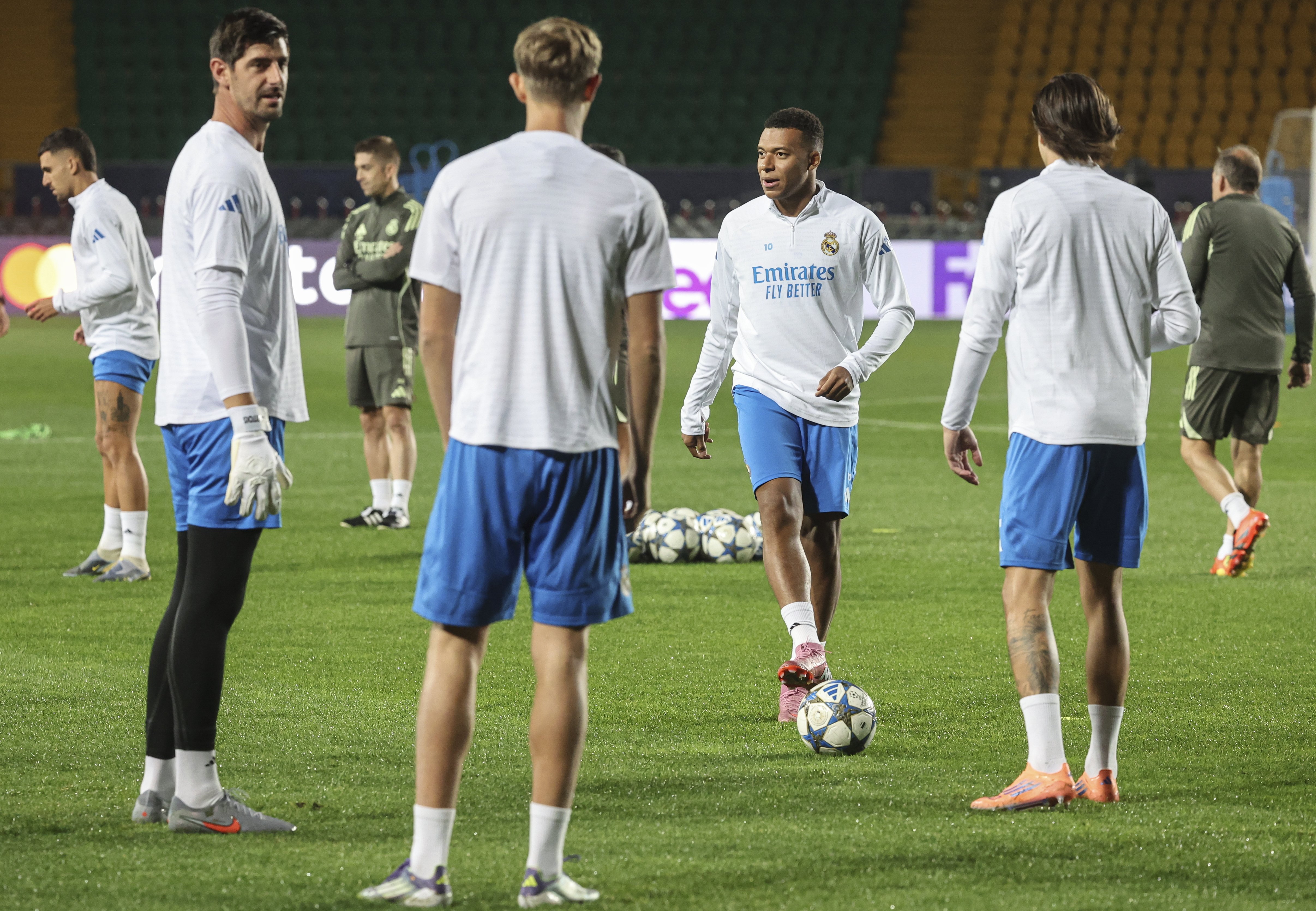 皇马备战欧国联小组赛,全队士气高昂的简单介绍 皇马备战欧国联小组赛,全队士气高昂的简单介绍