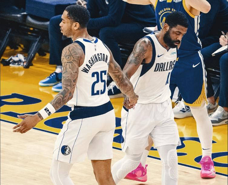 勇士客场击败独行侠连胜在望