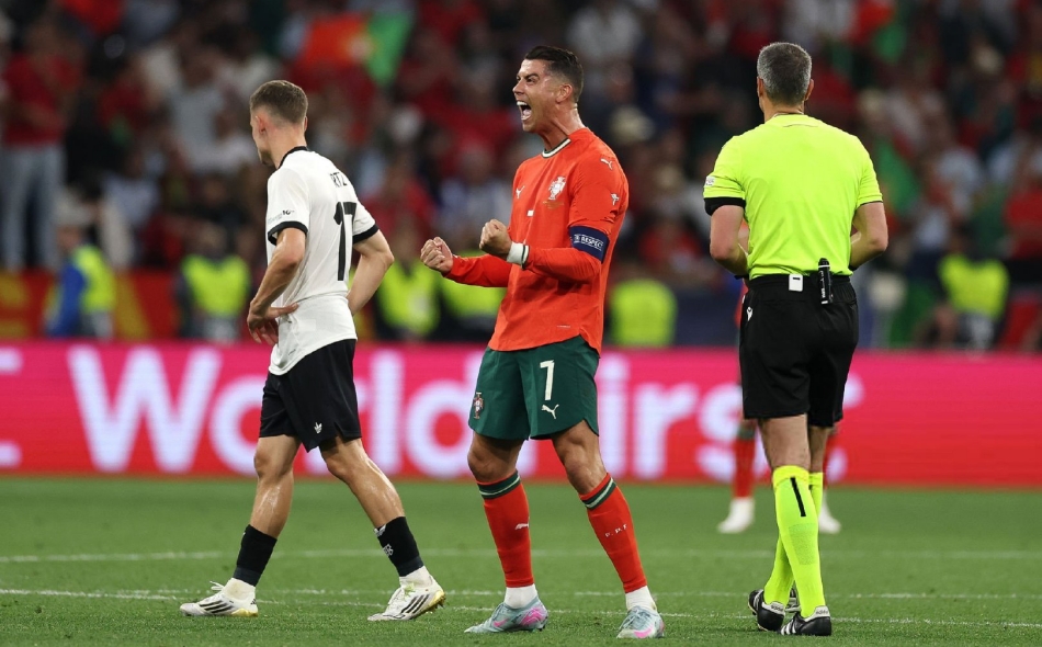 梅开二度！C罗攻破对手球门，向冠军进发的简单介绍