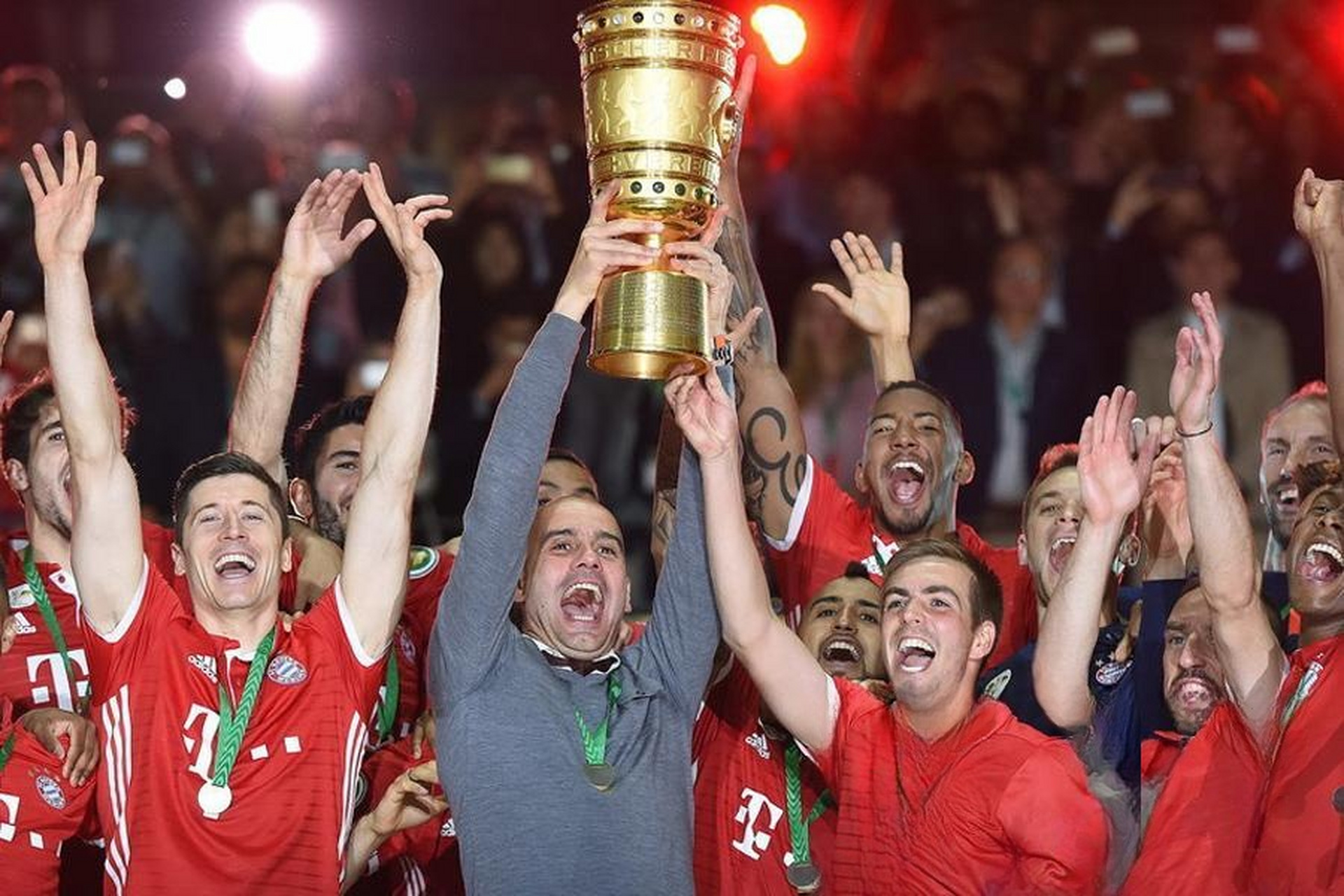 包含顶级球员展现出色表现，引发球迷热议的词条