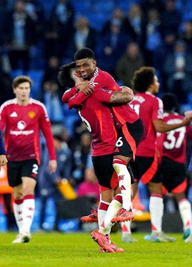 包含顶级球员展现出色表现，引发球迷热议的词条