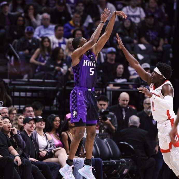 包含明尼斯主场取胜，保级形势稍稍好转的词条