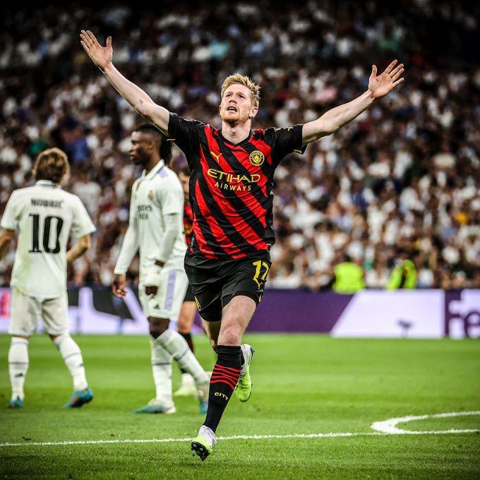 皇马前锋连续进球，助球队跻身前列的简单介绍