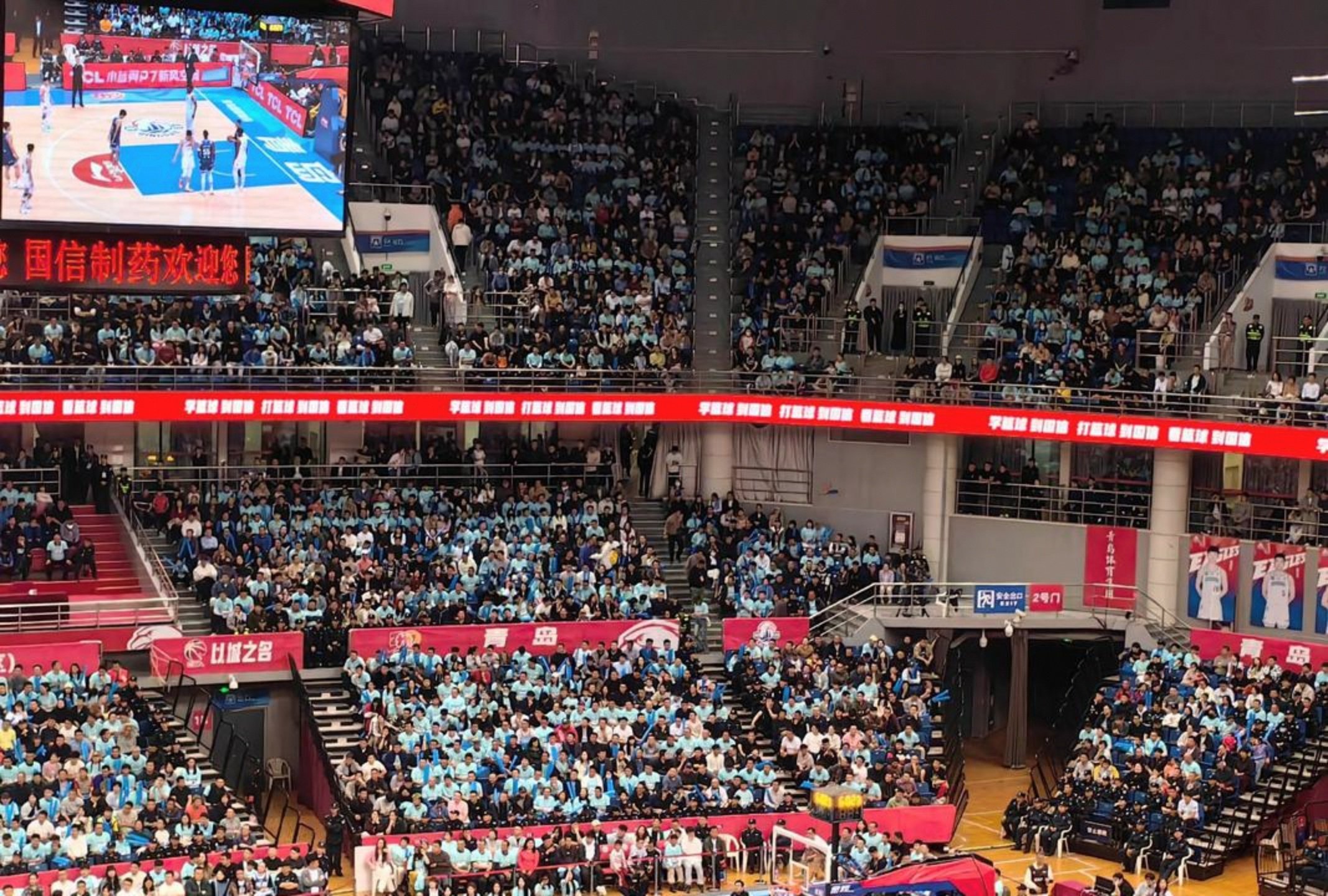 顶级球队同场竞技，谁能称霸赛场