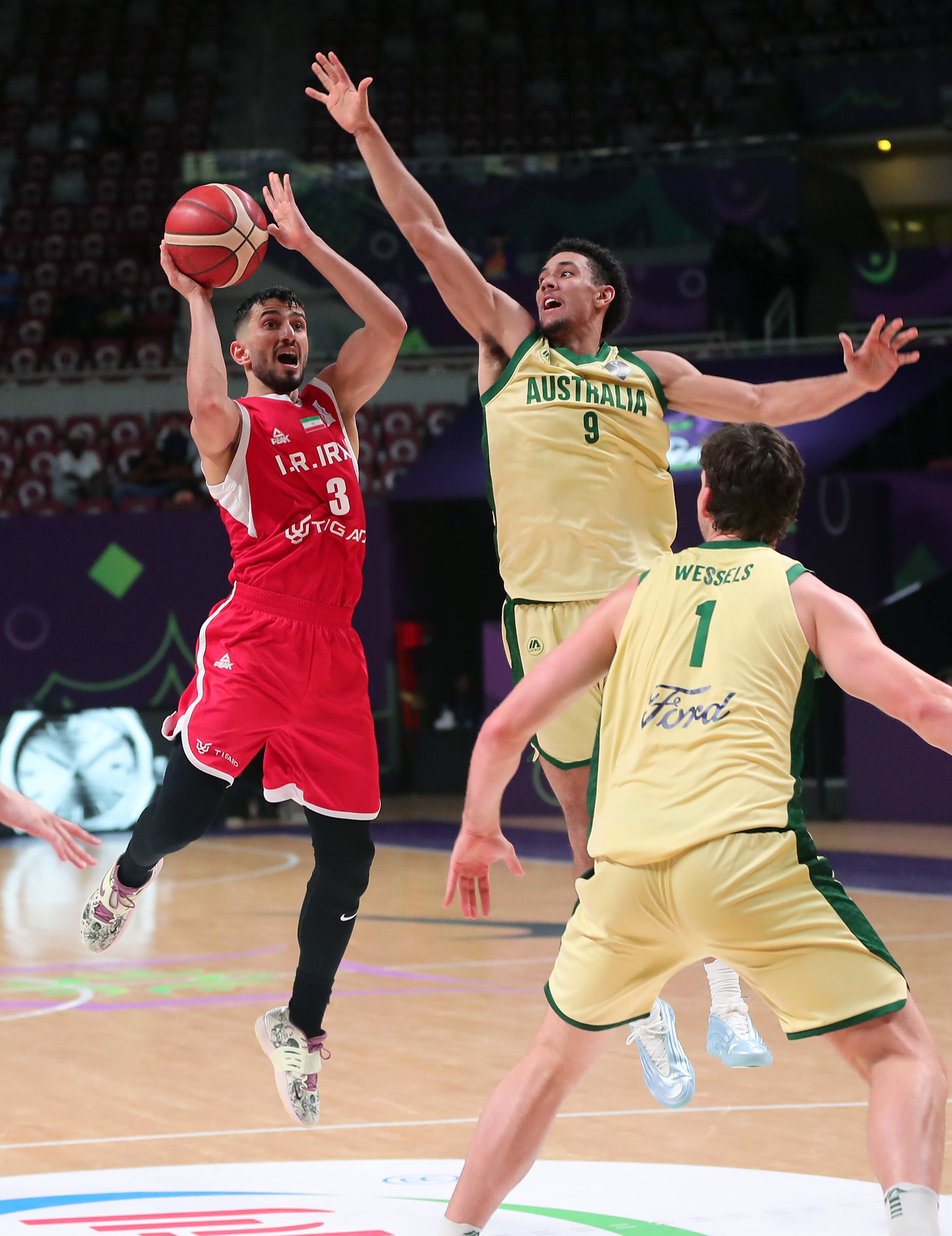 包含亚美尼亚大胜澳大利亚，实现赛季首胜的词条