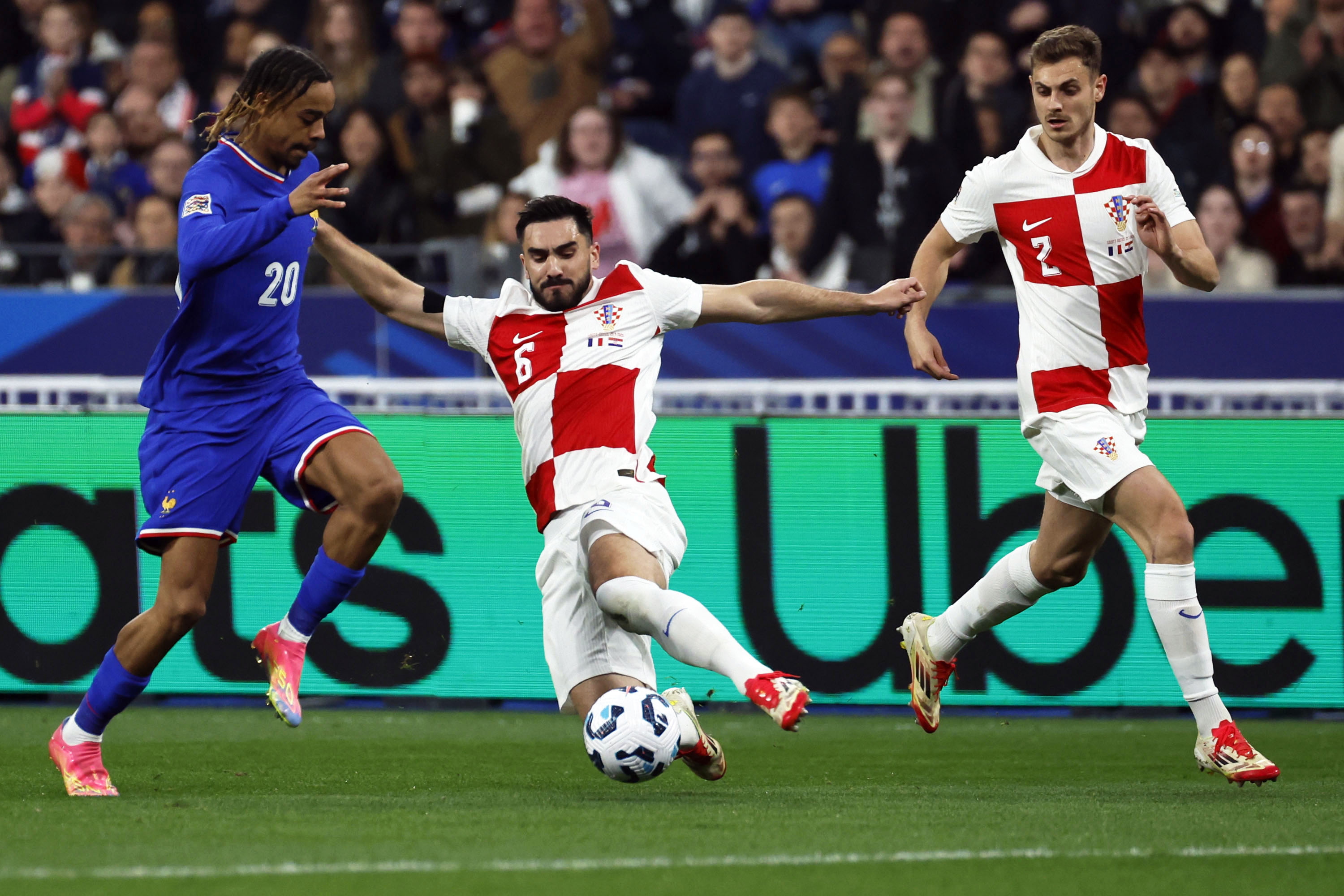 包含强强对话！欧国联半决赛决战的词条