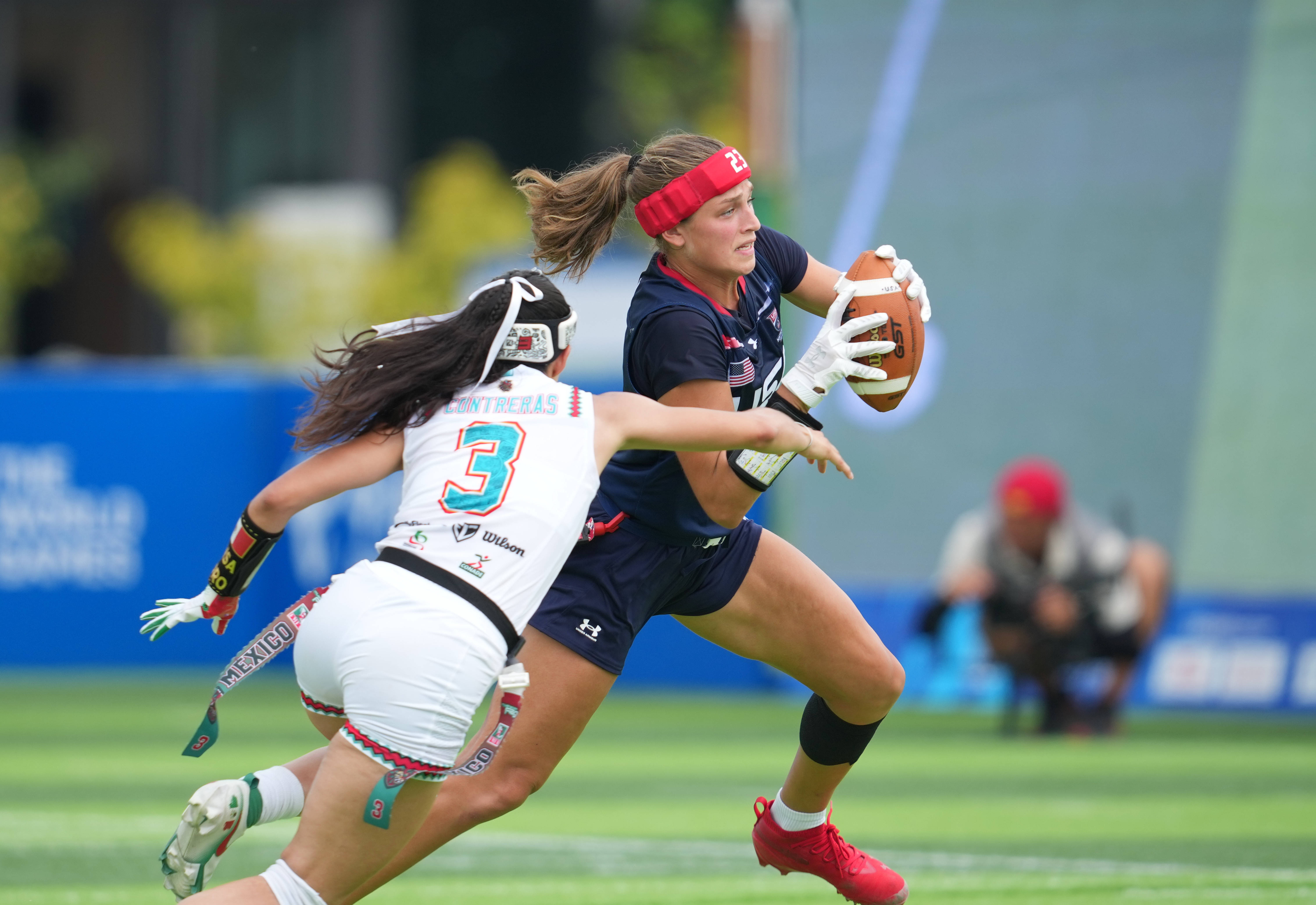 墨西哥选手在拳击比赛中夺冠