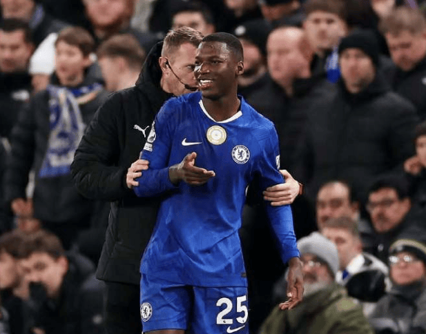 切尔西客场大胜，继续追赶领头羊