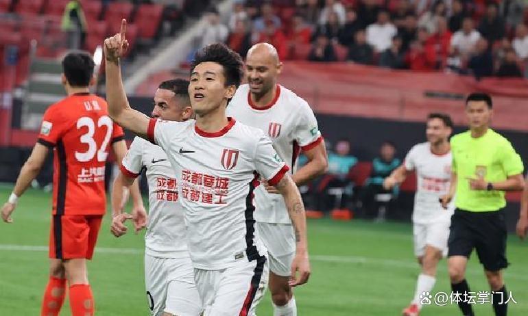 顶级外援闪耀表现，球队轻取对手稳坐榜首位置的简单介绍