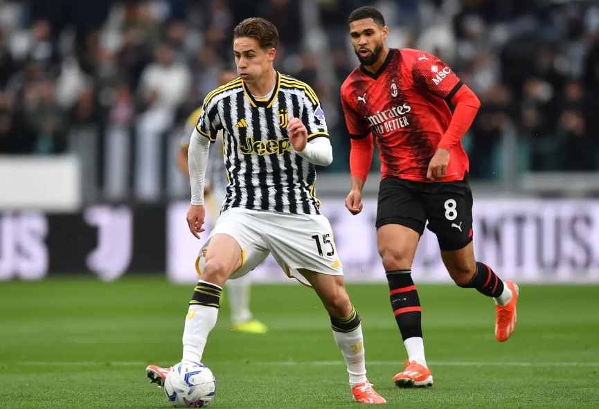 关于尤文图斯主教练透露对荷兰球队的战术安排的信息