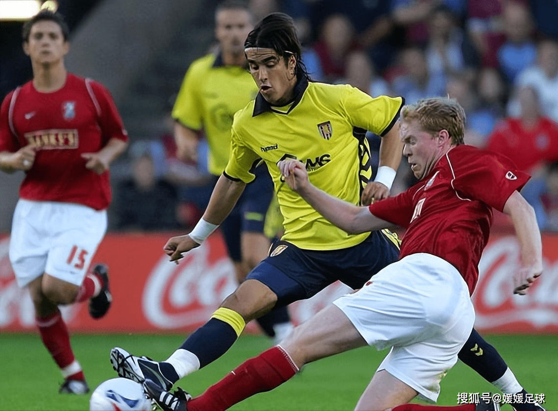 足球赛事中的精彩瞬间，势不可挡的战斗热情的简单介绍