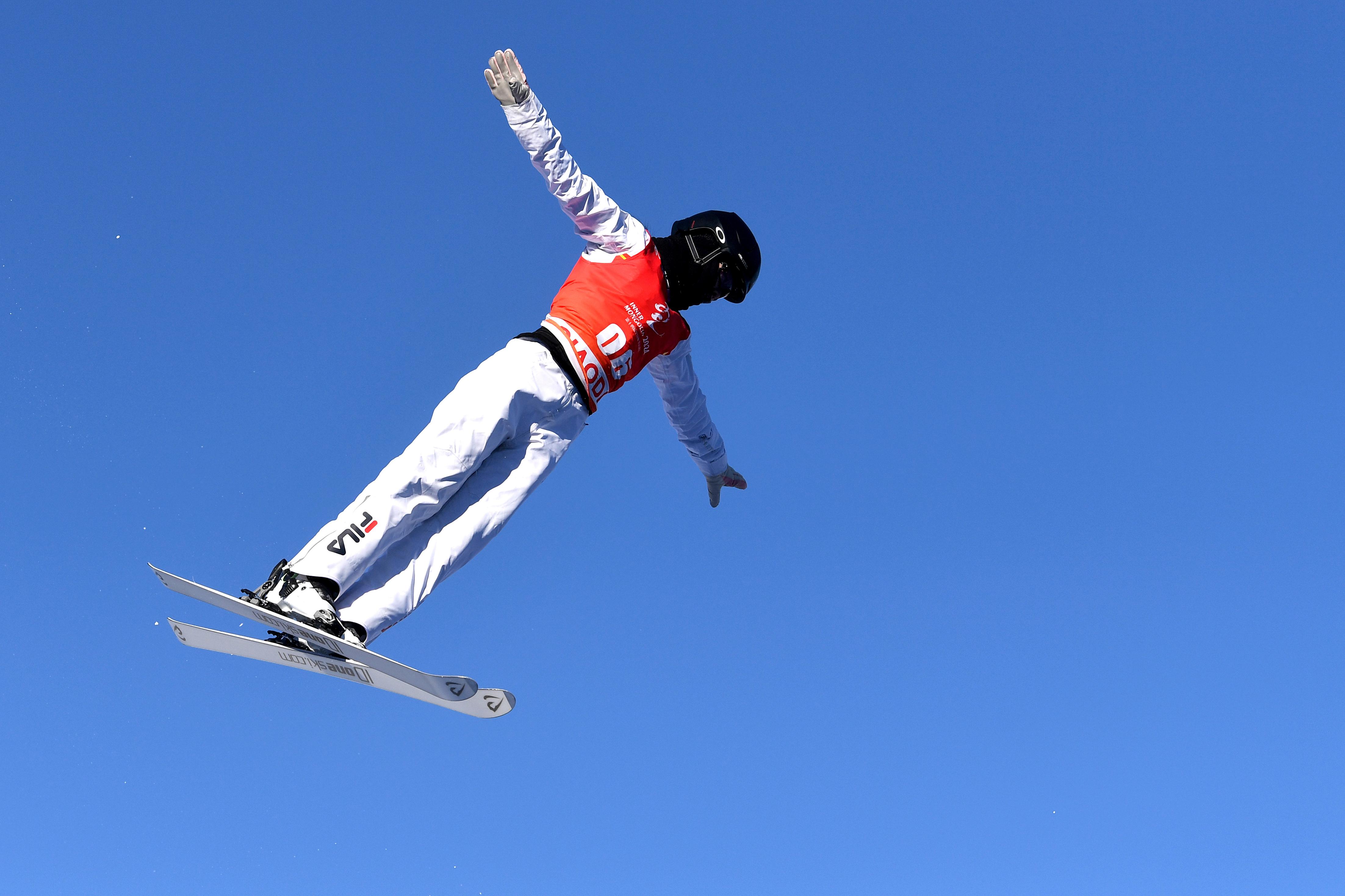 包含锋芒毕露夺冠成功,体育健儿飒爽英姿的词条