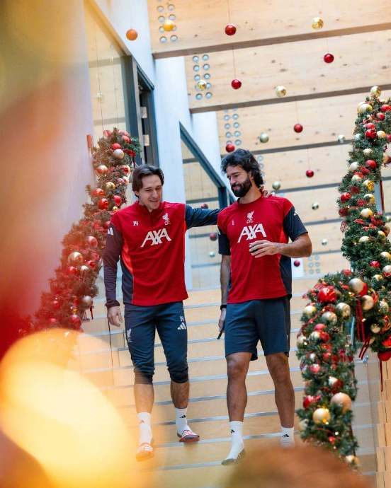 包含利物浦球员展现出色状态备战英格兰球队的词条