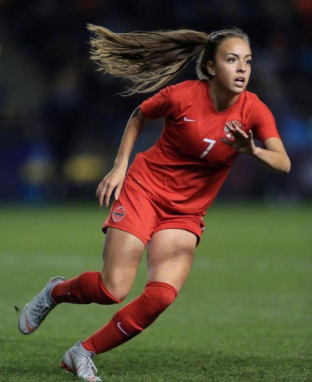 加拿大女足防守稳健取胜变为加拿大队稳固防守，抢得胜利的简单介绍