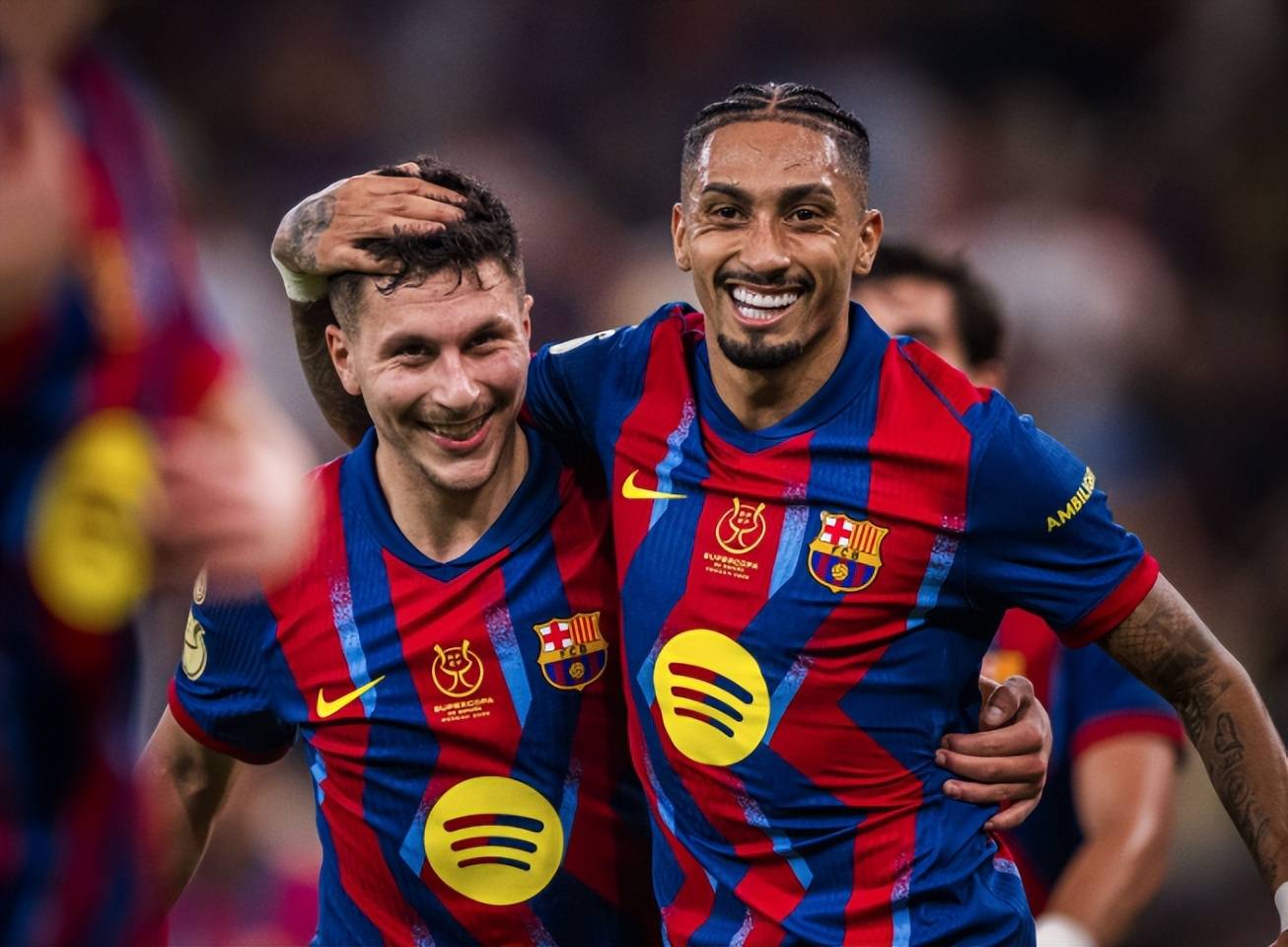 巴萨前锋组合配合默契，连续破门