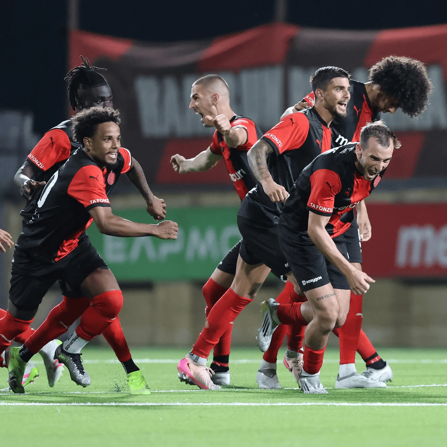 包含热那亚队员贡献突出，带领球队取胜的词条